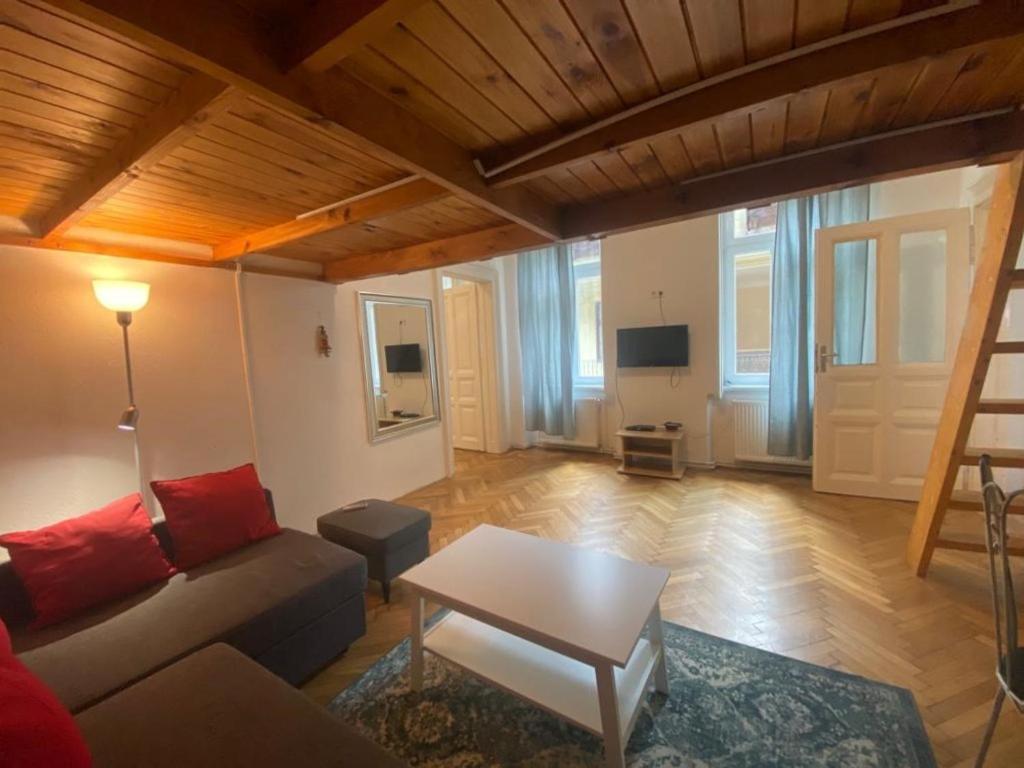 Ac With Free Parking At Acacia St, City Center Budapest Eksteriør bilde