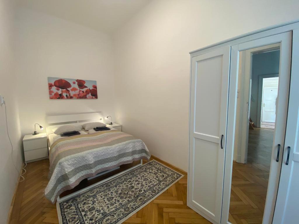 Ac With Free Parking At Acacia St, City Center Budapest Eksteriør bilde